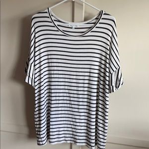 Grace & Lace summer ruffle sleeve top EUC